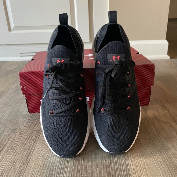 New in box UA HOVR Phantom 2 running shoes - Picture 11 of 14